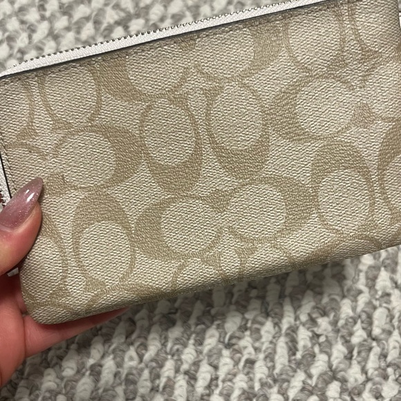 Coach wristlet - Picture 2 of 5